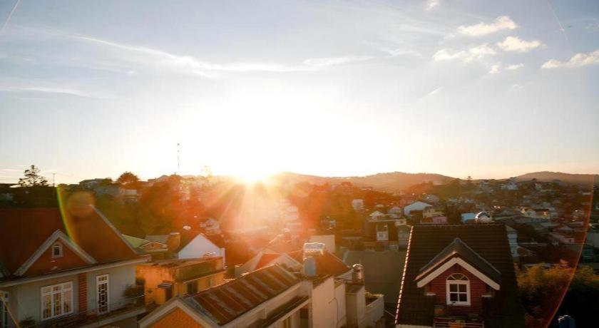 Hoa Sen Vang Hotel Dalat Экстерьер фото